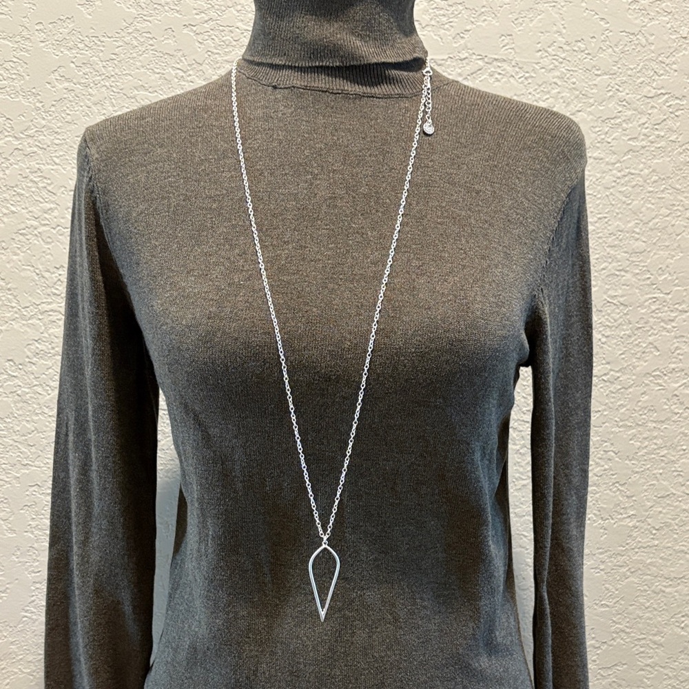 NWOT Marlyn Schiff Elegant Silver Pendant Necklace